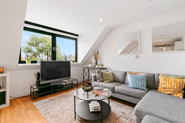 1 Bedroom Flat To Rent In Creston Court, Fletcher Road, W4