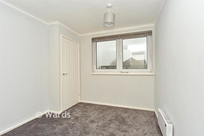 3 Bedroom Maisonette For Sale In Melville Court, Chatham, Kent, ME4