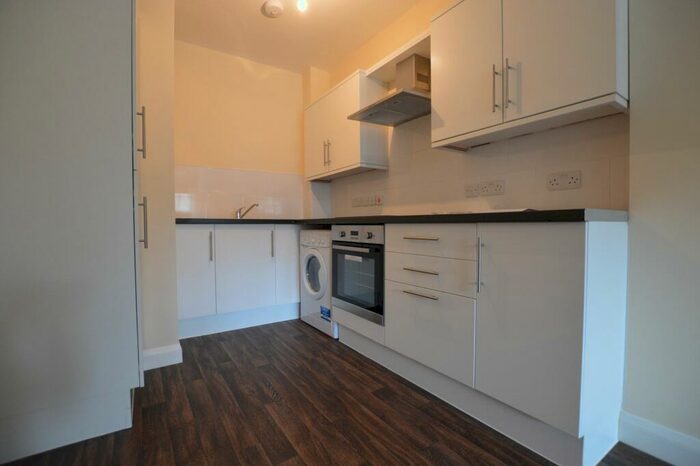 2 Bedroom Flat To Rent In Poplars Road., E17