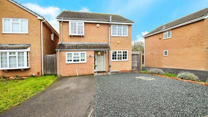4 Bedroom Detached House For Sale In Watson Close, Warwick, CV34