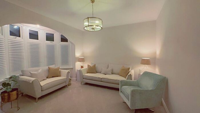 4 Bedroom Terraced House To Rent In Fencepiece Road, Ilford, IG6