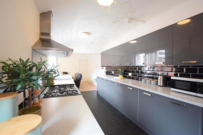 6 Bedroom Terraced House To Rent In Scorer Street - Student House - /, LN5