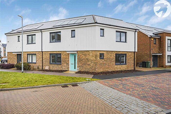 3 Bedroom End Of Terrace House For Sale In Stigand Lane, Greenhithe, Kent, DA9