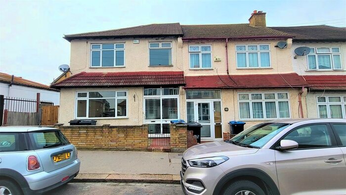 3 Bedroom End Of Terrace House To Rent In Lucerne Road, Thornton Heath, CR7