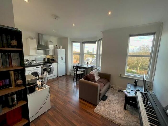 1 Bedroom Flat To Rent In Portswood Road, Southampton, SO17