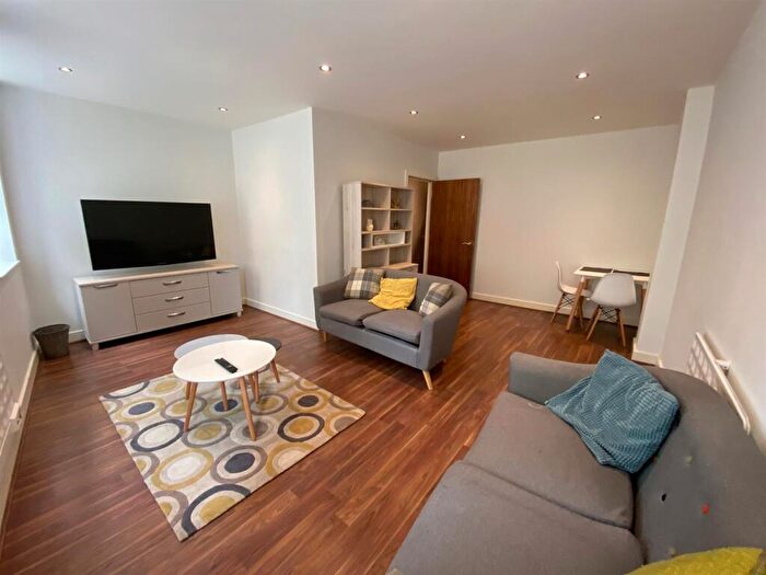 1 Bedroom Apartment To Rent In District Bank Chambers, - George Square, Halifax, HX1