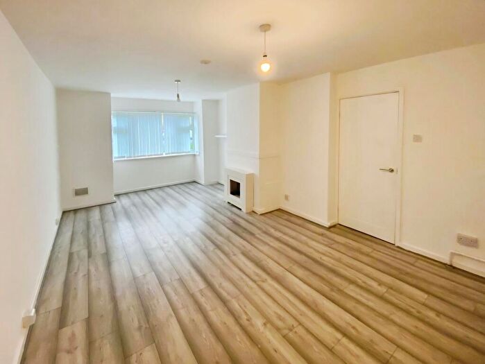 2 Bedroom Flat To Rent In Kendon Court, Hirwaun, Aberdare, CF44