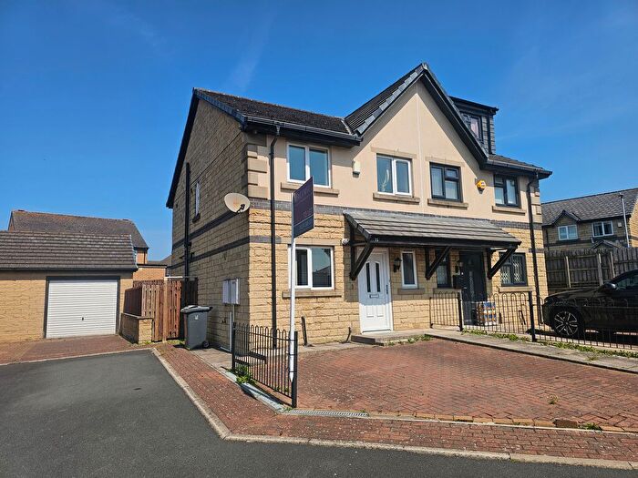 3 Bedroom Semi-detached House To Rent In Coleshill Way, Bradford, BD4