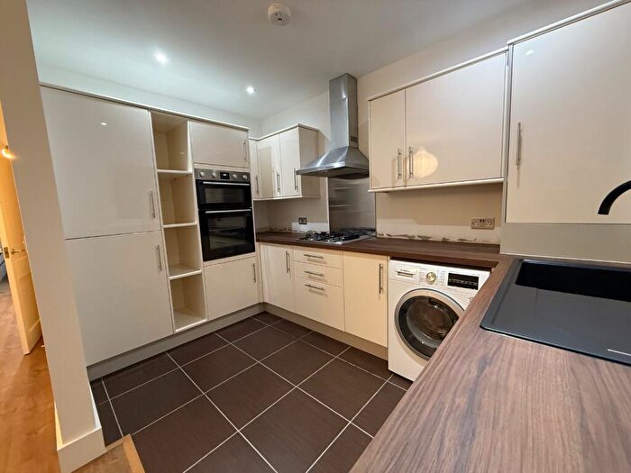 2 Bedroom Apartment To Rent In Gordon Heights, Stratford, E15
