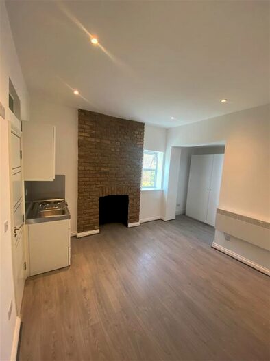 Studio To Rent In Green Lanes, London, N8