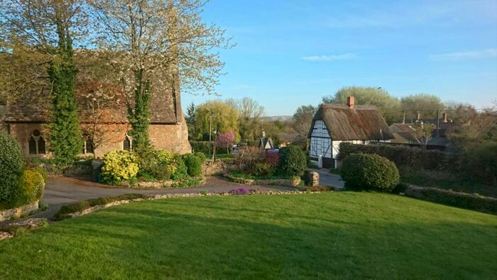 3 Bedroom Detached House For Sale In High Street, Fernham, Oxfordshire, SN7