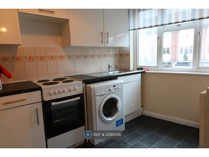 1 Bedroom Flat To Rent In Forest Drive, Theydon Bois, Epping, CM16