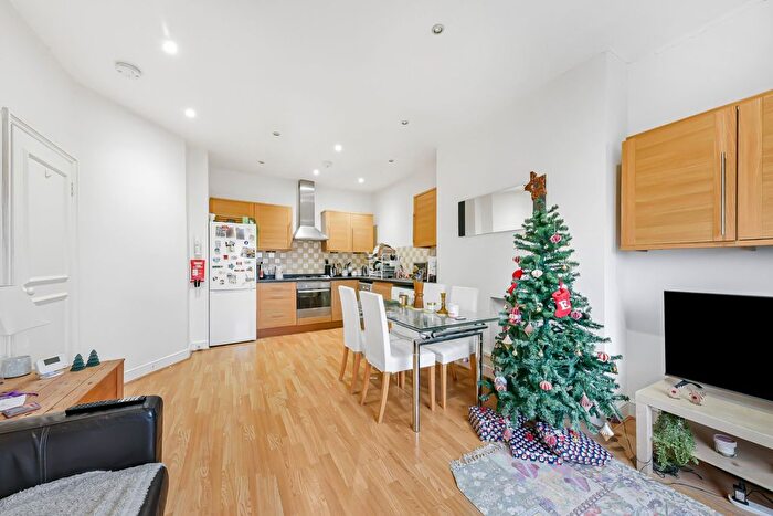 2 Bedroom Flat To Rent In Hilltop Road, Brondesbury, NW6