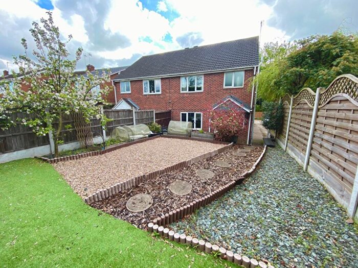 3 Bedroom Semi-Detached House To Rent In Armes Close, Ilkeston, DE7