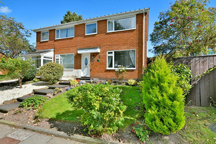 3 Bedroom Semi-Detached House For Sale In Leasyde Walk, Fellside Park, Whickham, NE16
