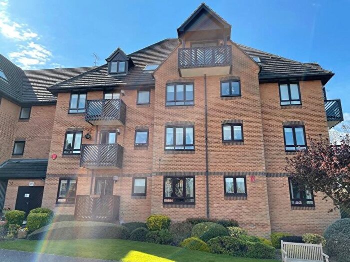 2 Bedroom Flat To Rent In Epping New Road, IG9