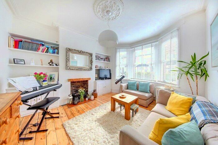 1 Bedroom Apartment To Rent In Crusoe Road, CR4