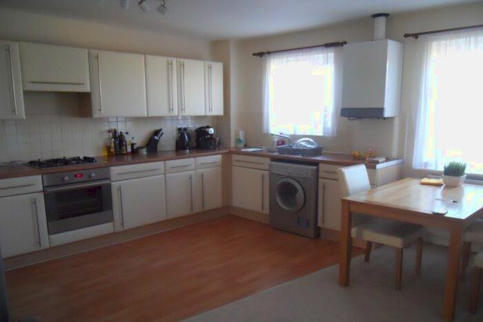 2 Bedroom Flat To Rent In Hever Gardens, Ashford, TN23