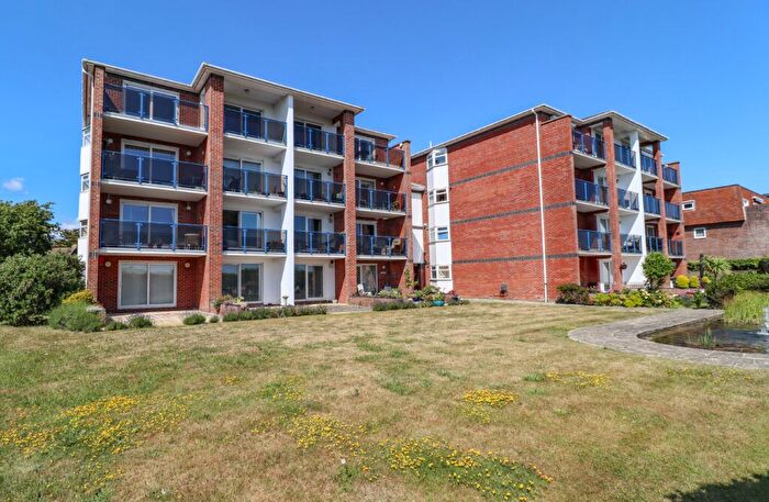 3 Bedroom Flat For Sale In St Catherines Court, Seafront, Hayling Island, PO11
