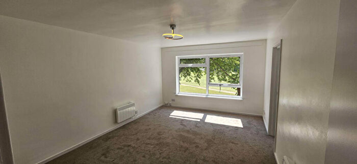 2 Bedroom Flat To Rent In Peoples Park Luton, LU2