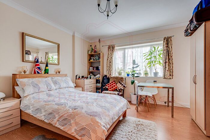 2 Bedroom Flat To Rent In Warwick Lodge, Shoot Up Hill, London, NW2