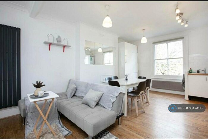 2 Bedroom Flat To Rent In Lilford Road, London, SE5