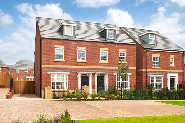 3 Bedroom End Of Terrace House For Sale In Fence Avenue, Macclesfield, Cheshire, SK10