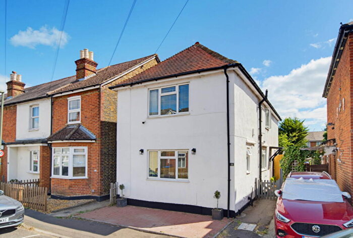4 Bedroom Detached House For Sale In Chertsey Road, Byfleet, KT14