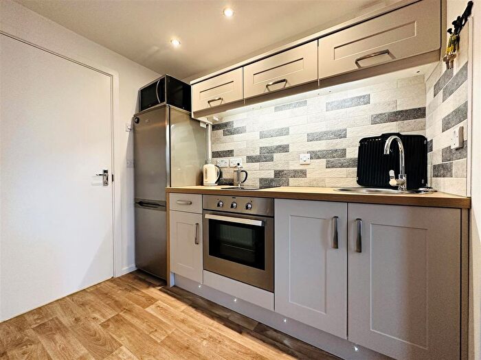 1 Bedroom Flat For Sale In Clog Mill Gardens, Selby, YO8