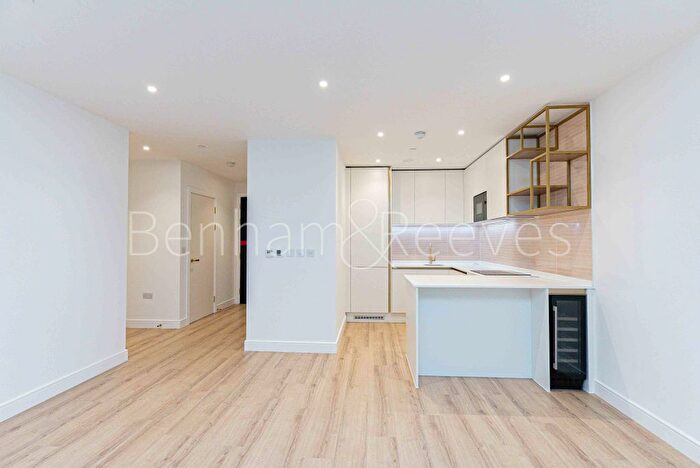 1 Bedroom Flat To Rent In Quay Walk, Grand Union, HA0