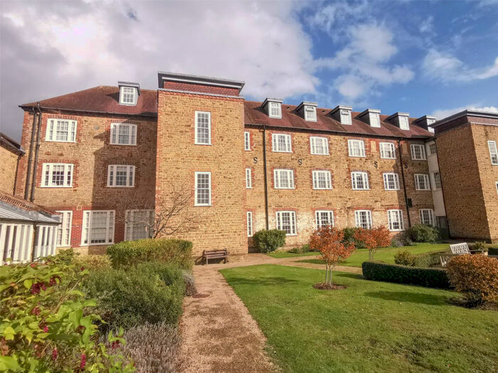 2 Bedroom Flat To Rent In Easebourne, Midhurst, GU29
