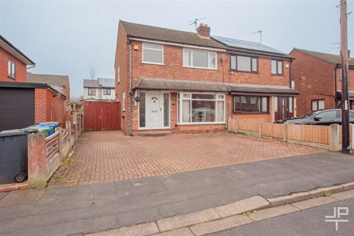 3 Bedroom Semi-Detached House To Rent In Chiltern Avenue, Atherton, Manchester, M46
