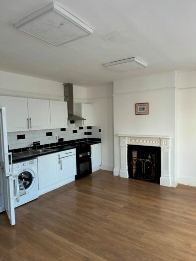 2 Bedroom Flat To Rent In Melfort Avenue, Thornton Heath, CR7