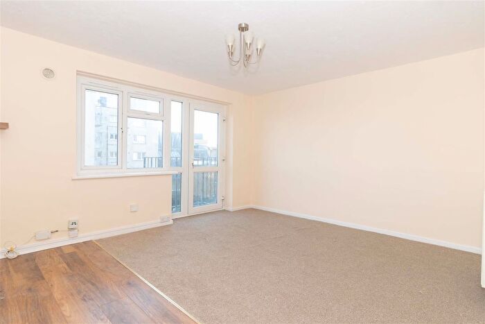 2 Bedroom Flat To Rent In Donald Hall Road, Brighton, BN2
