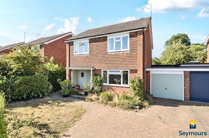 4 Bedroom Link Detached House For Sale In Peregrine Close, Cranleigh, Surrey, GU6