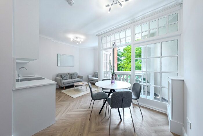 2 Bedroom Flat For Sale In Maida Vale, London, W9