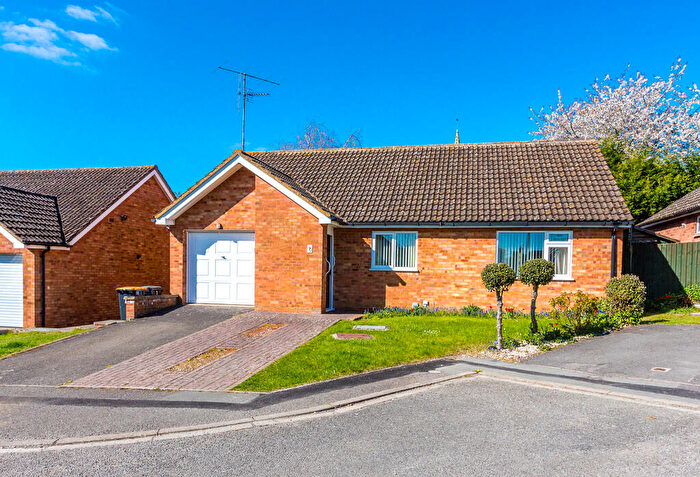 3 Bedroom Detached Bungalow For Sale In Brook Farm Close, Wymington, NN10