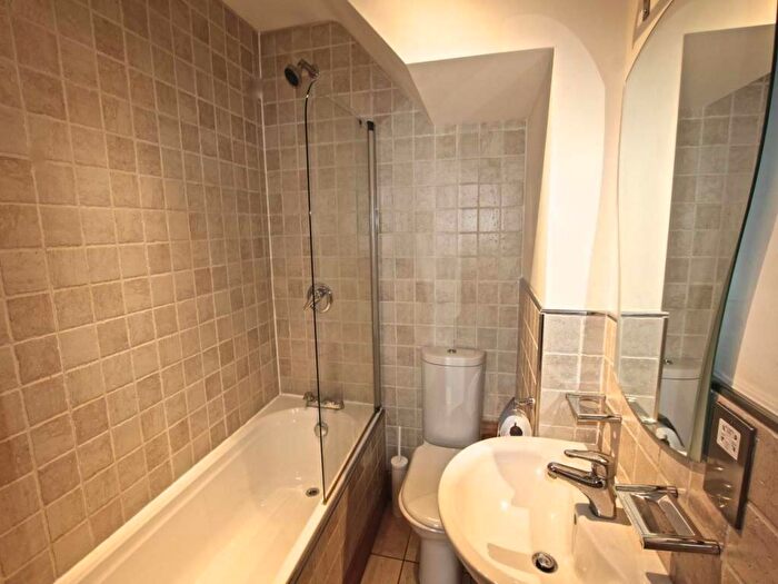 1 Bedroom Flat To Rent In The Lodge, Lucknow Road, Nottingham, Nottinghamshire, NG3