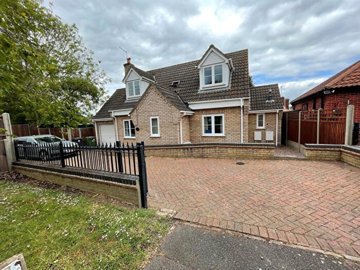 3 Bedroom Detached House For Sale In Thistle Drive, Peterborough, PE2