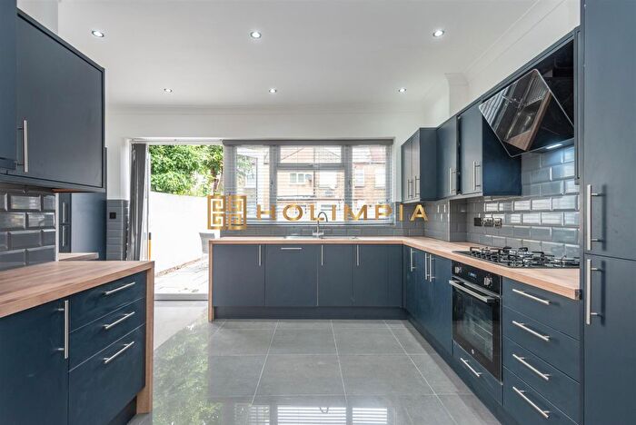 5 Bedroom Flat To Rent In Wanlip Road, London, E13