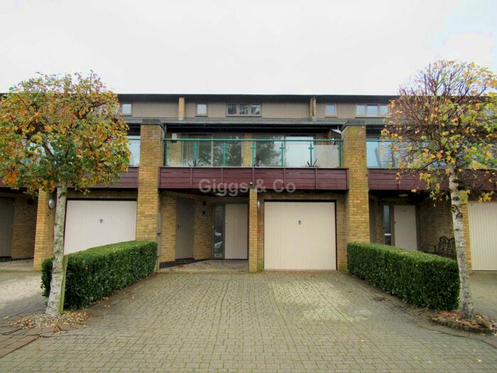 3 Bedroom Town House To Rent In Addington Walk, St Neots, PE19