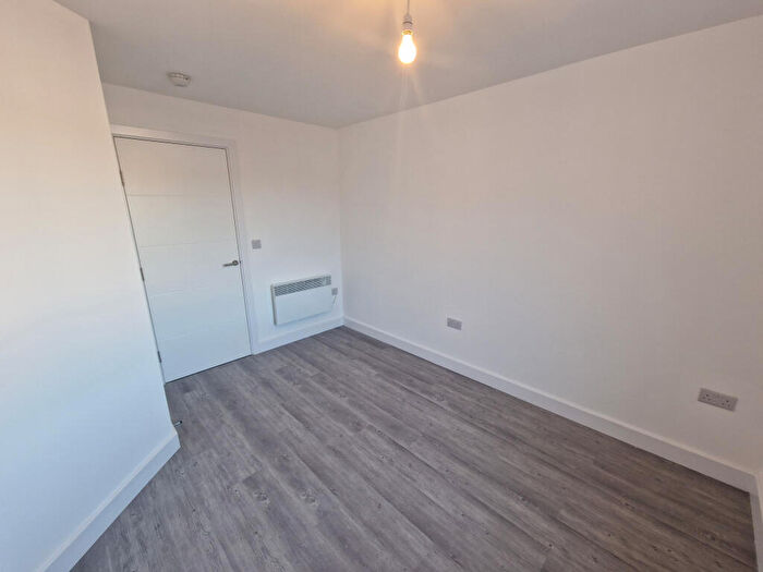 2 Bedroom Apartment To Rent In Bingley Rd, Bradford, West Yorkshire, BD9