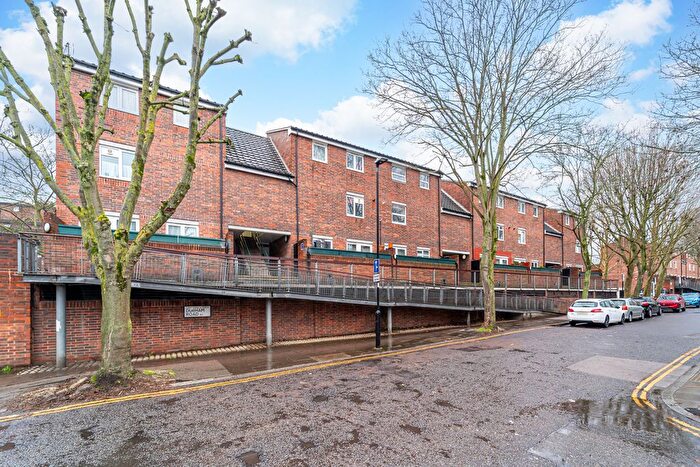 2 Bedroom Flat For Sale In Bolton Walk, Andover Estate, Durham Road, N7