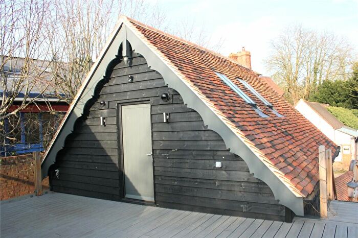 Apartment To Rent In Henley Bridge, Henley-on-Thames, Berkshire, RG9