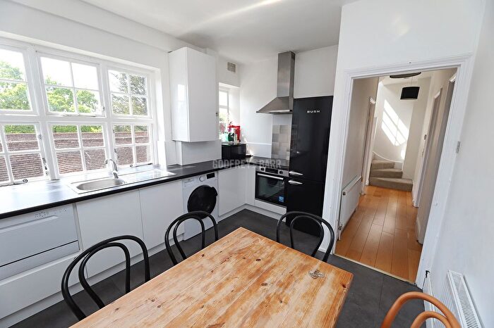 3 Bedroom Flat To Rent In The Market Place, Hampstead Garden Suburb, NW11