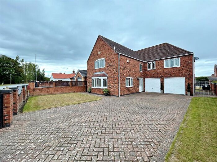 4 Bedroom Detached House For Sale In Thorne Road, Sandtoft, DN8