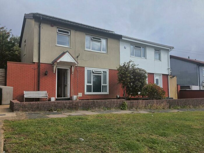 3 Bedroom Semi-Detached House To Rent In Stopsley, LU2