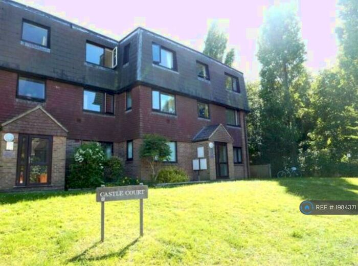 1 Bedroom Flat To Rent In Castle Court, Lewes, BN7
