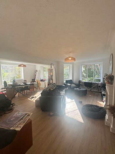 2 Bedroom Flat To Rent In Furze Hill, Hove, East Sussex, BN3