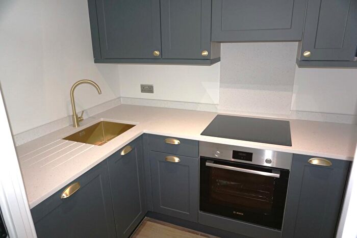 1 Bedroom Apartment To Rent In Woodhouse Lane, Leeds, LS1